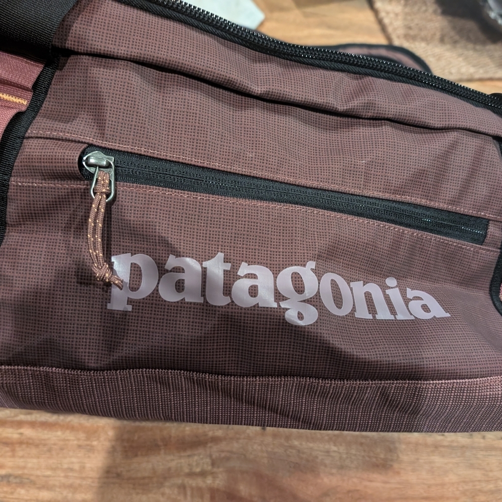 Patagonia 40L Burgundy Travel Bag - Picture 2 of 7
